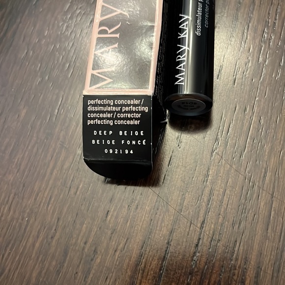 Deep Beige Mary Kay Perfecting Concealer .21 oz. - Picture 3 of 7